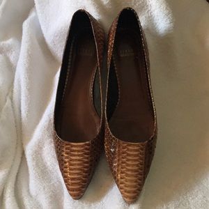 Lux Snakeskin Stewart Weitzman low heels 9.5 SS